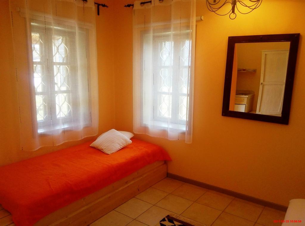 Linouria Hotel Nymfaio Luaran gambar