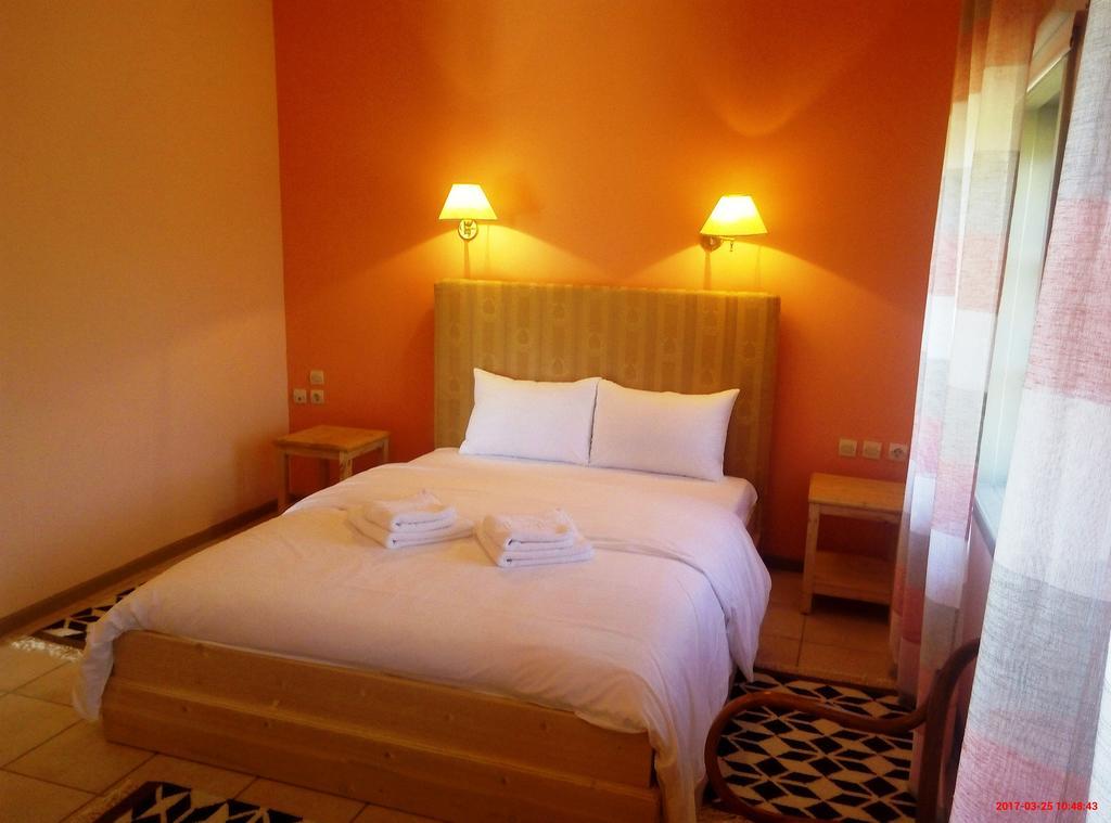 Linouria Hotel Nymfaio Luaran gambar