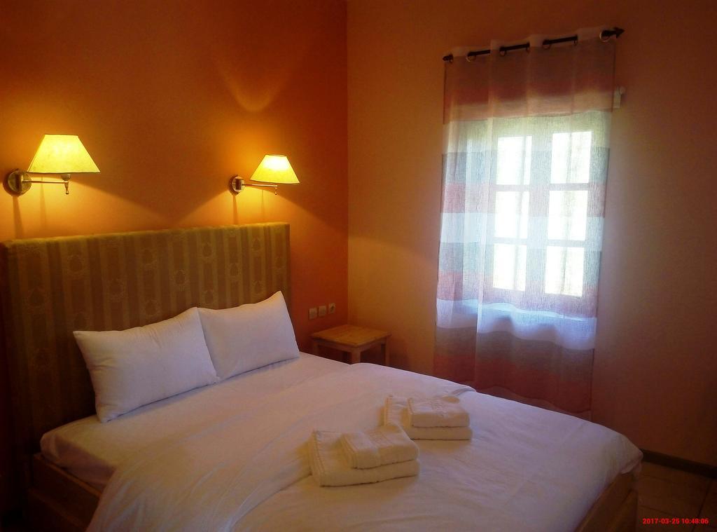 Linouria Hotel Nymfaio Luaran gambar